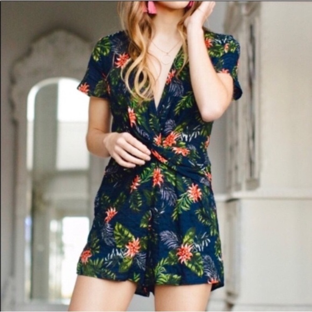Everly NWT Tropical Romper 🌴